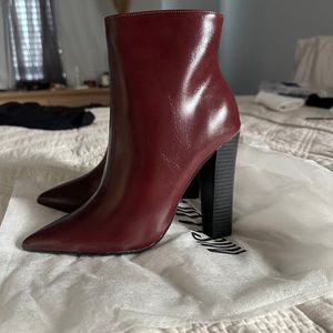 Miss Lola boots size 5.5 - runs 1 size bigger